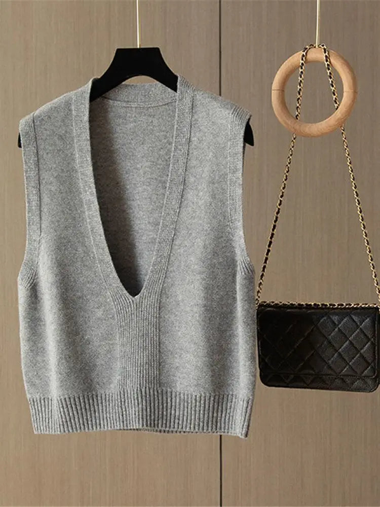Women's knitted sweater vest with a V-neck, sleeveless knitted top