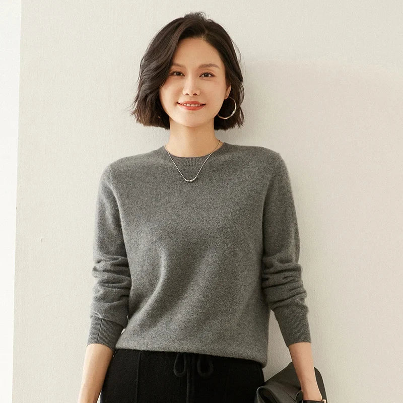 Women's crew-neck sweater, long sleeves, soft material