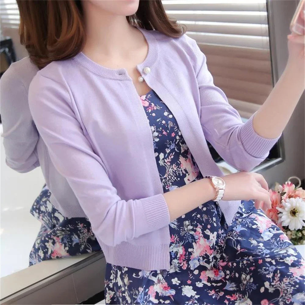 Women's cropped knit cardigan with pearl buttons, long-sleeve knitted cardigan