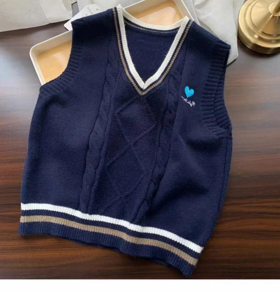 Women's knitted vest with V-neck and cable-knit pattern