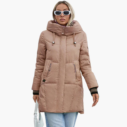 Women's quilted coat with hood – fashionable winter coat for everyday and leisure use