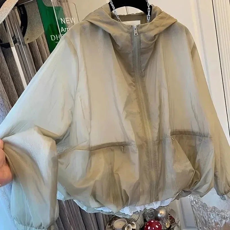 Women's lightweight windbreaker with hood and zipper, loose fit, sheer design