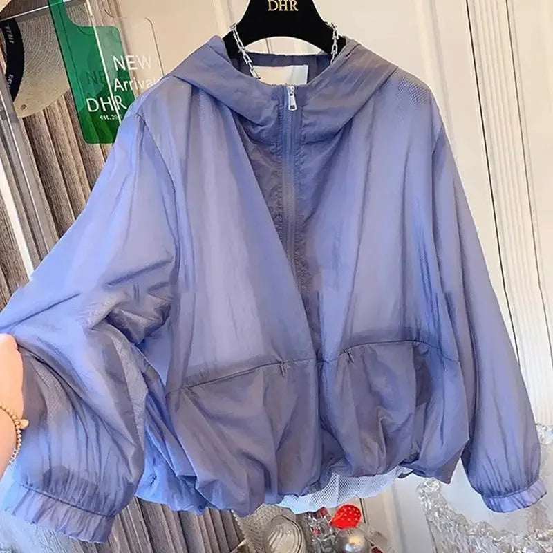 Women's lightweight windbreaker with hood and zipper, loose fit, sheer design