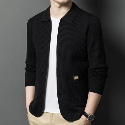Men's cardigan with collar, button placket, and pockets