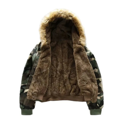 Kurze Bomberjacke aus Fellimitat mit Kapuze und Camouflage-Futter, braun
