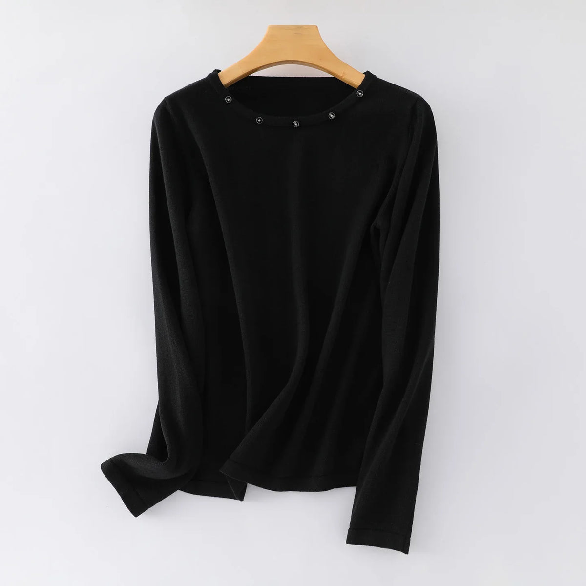 Damen Langarmshirt mit Rundhalsausschnitt und Zierknöpfen