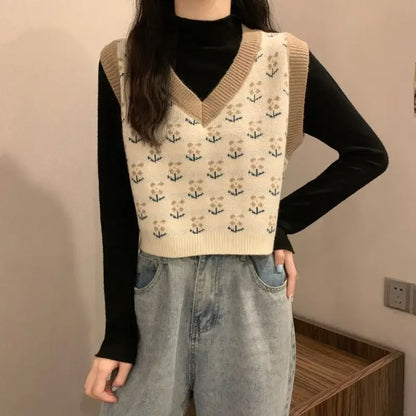 Women's knitted vest with V-neck and floral pattern