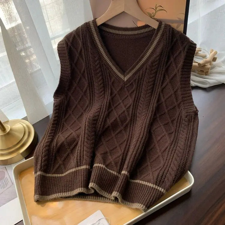 Women's knitted vest with V-neck and cable-knit pattern
