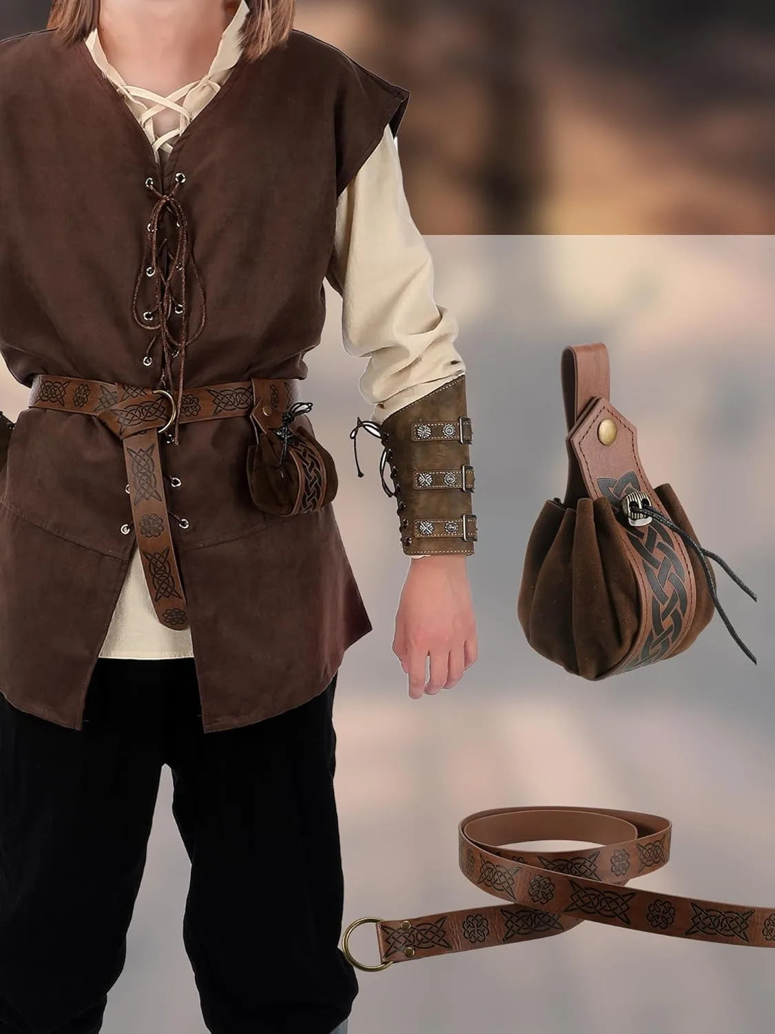 Mittelalterliches Herrenkostüm: Hemd, Weste, Hose, Gürtel, Armstulpen