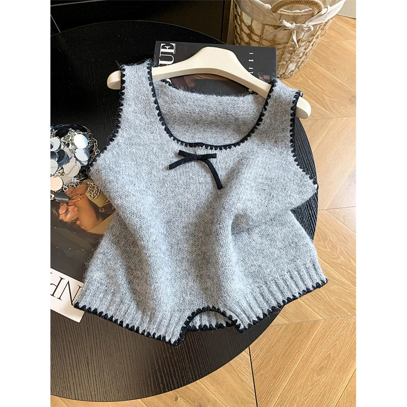 Strick-Tanktop mit Zierschleife und Häkelrand, quadratischer Ausschnitt