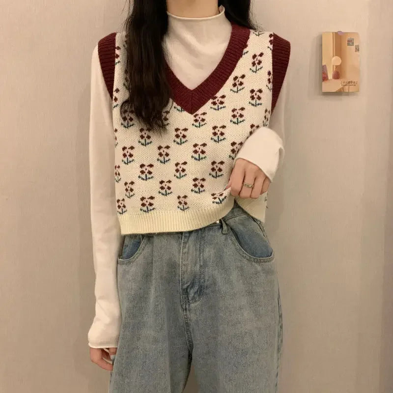Women's knitted vest with V-neck and floral pattern