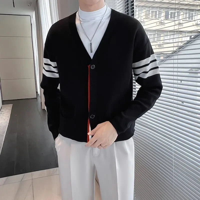 Men's V-neck cardigan with striped pattern
