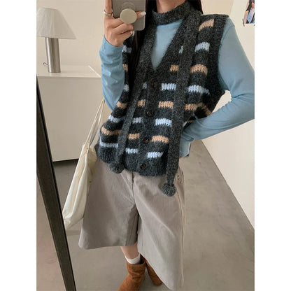 Striped knitted vest with V-neck and buttons, cropped fit