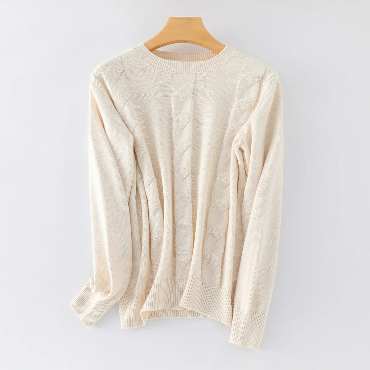Women's Crew-Neck Knit Sweater with Cable-Knit Pattern