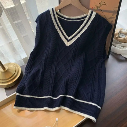 Women's knitted vest with V-neck and cable-knit pattern