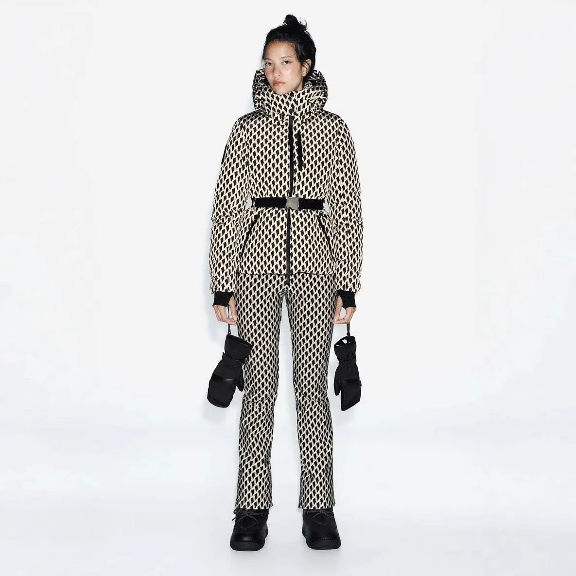 Gesteppte Damen Winterjacke mit Kapuze und Gürtel