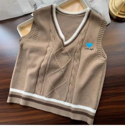 Women's knitted vest with V-neck and cable-knit pattern