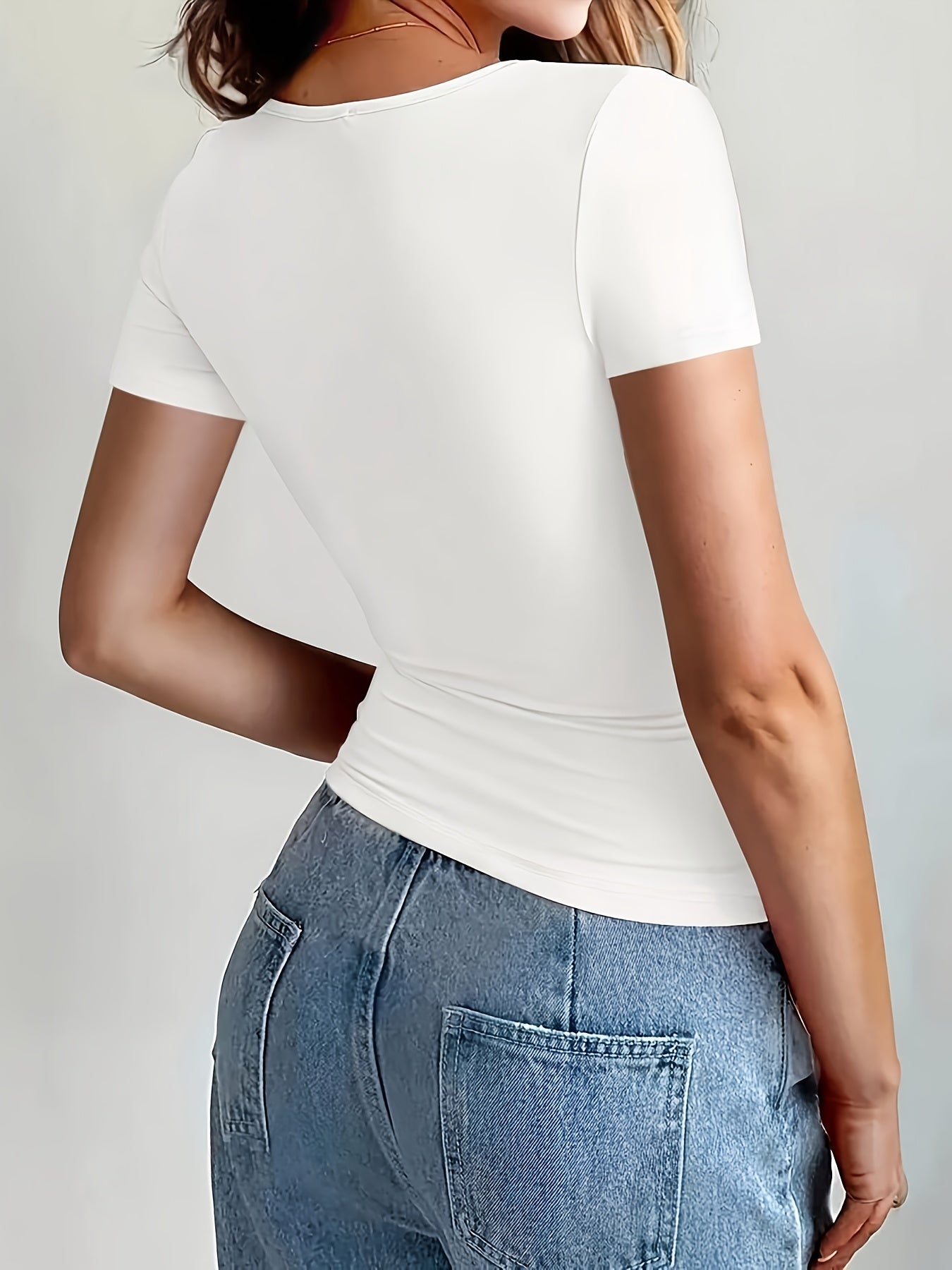 Women's Short-Sleeve Fitted Basic Top – Modern All-Purpose Shirt for Everyday and Leisure