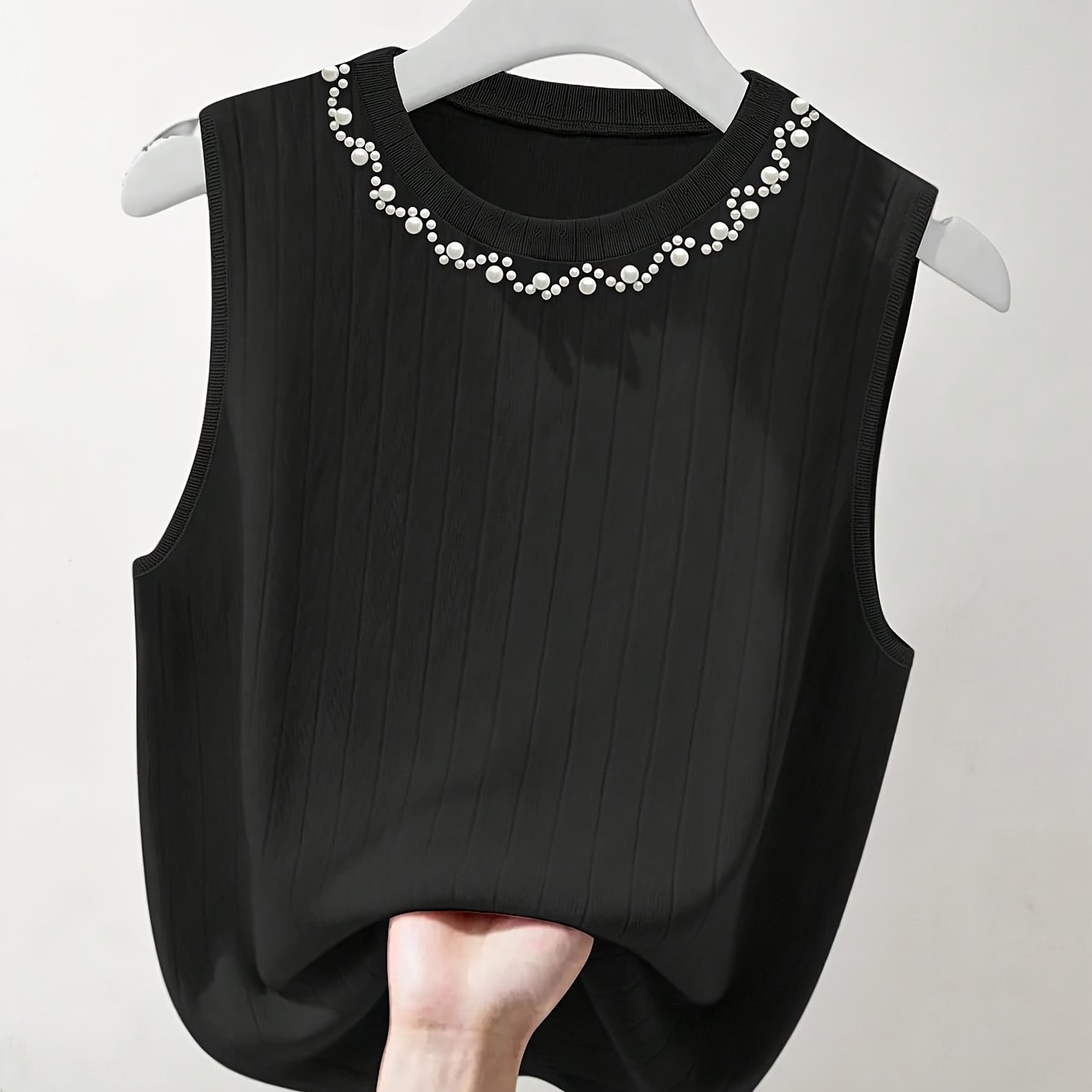 Women's sleeveless knit top with pearl embellishment – Elegant casual look for spring and summer