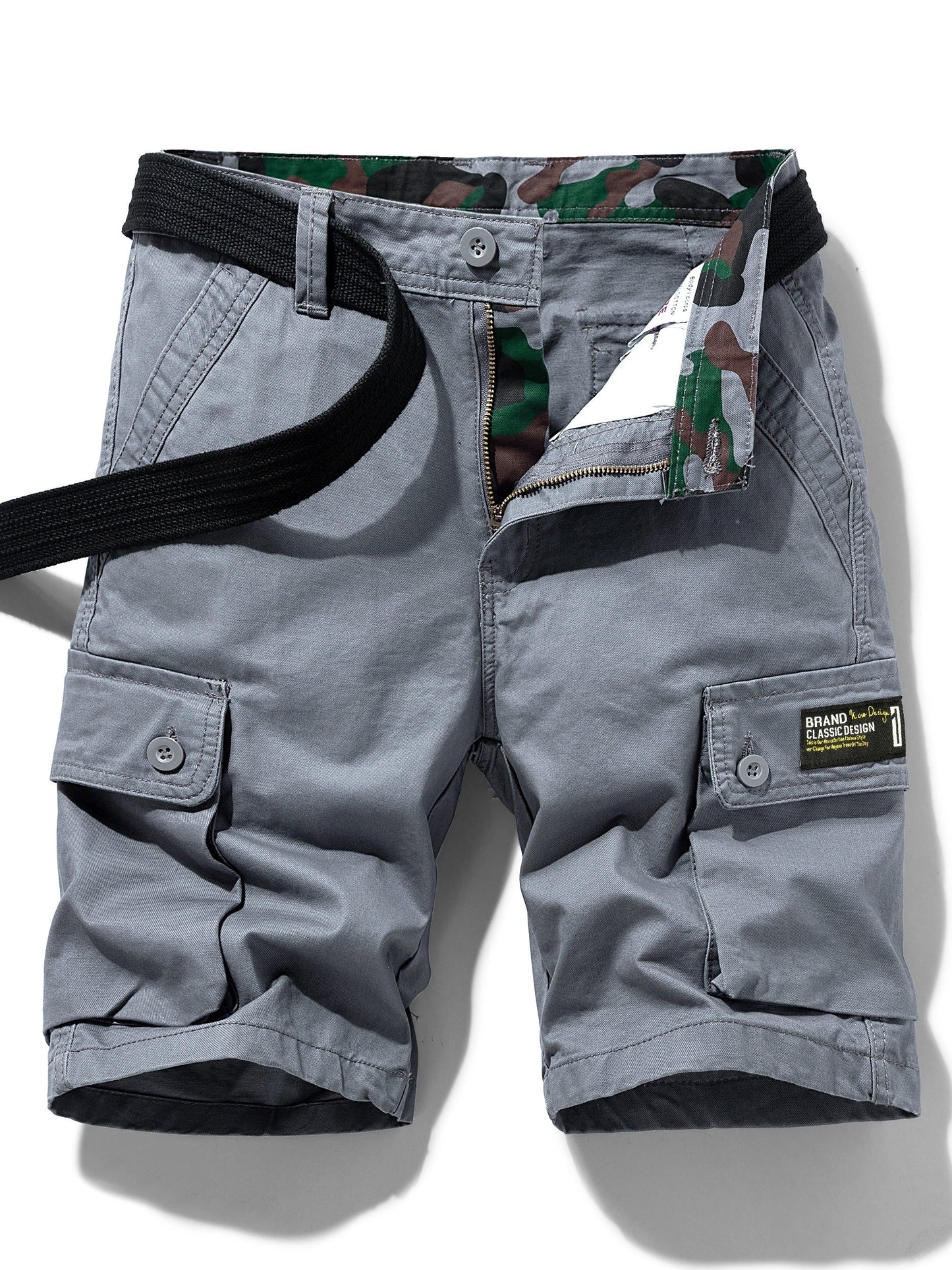 Men's cargo shorts in outdoor and casual style with pockets and belt
