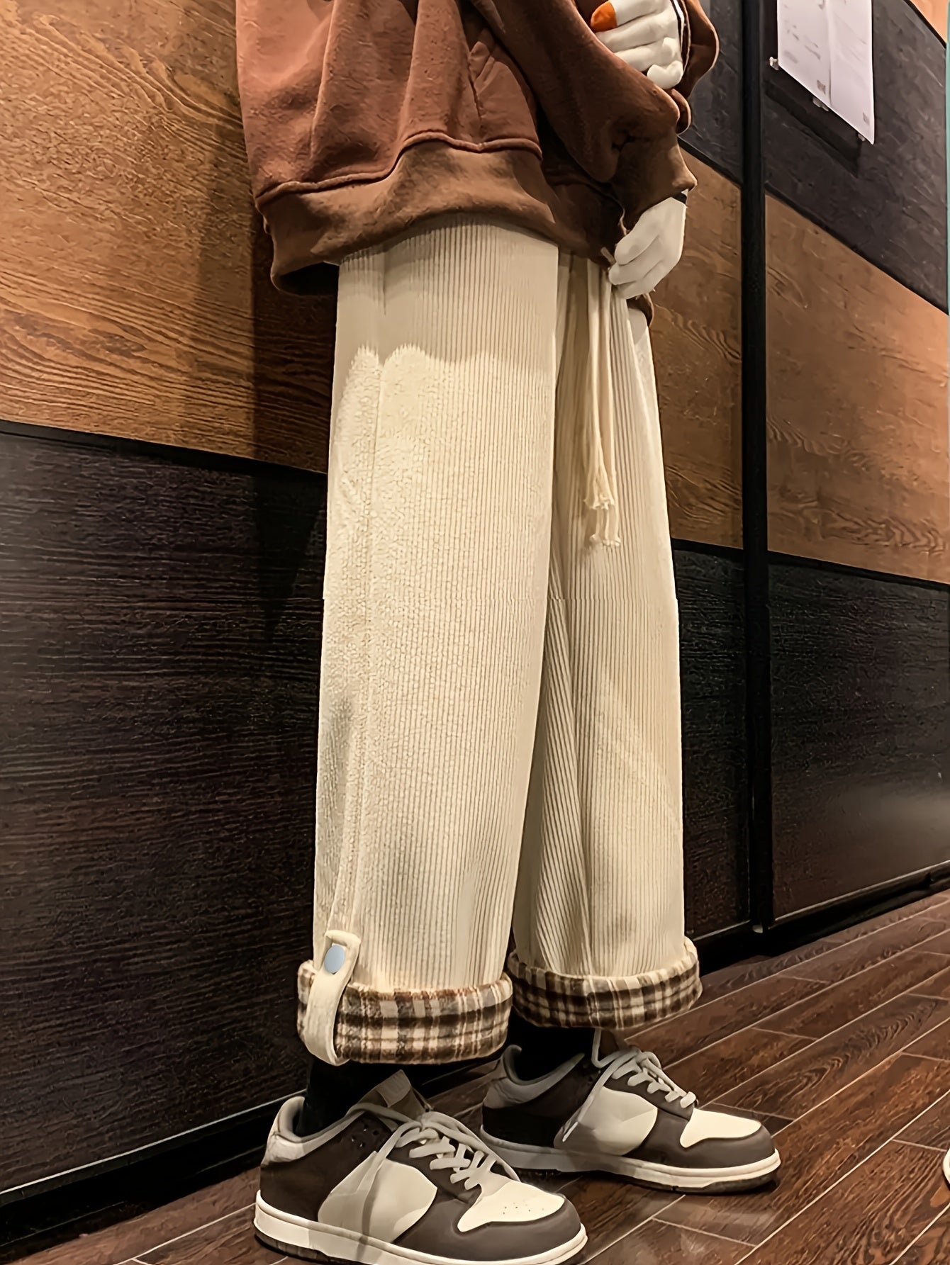 Corduroy trousers with a checked cuff – Wide fit, unisex