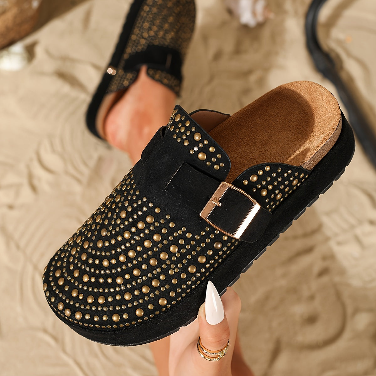 Women's platform shoes with studs – fashionable clogs for everyday and leisure use