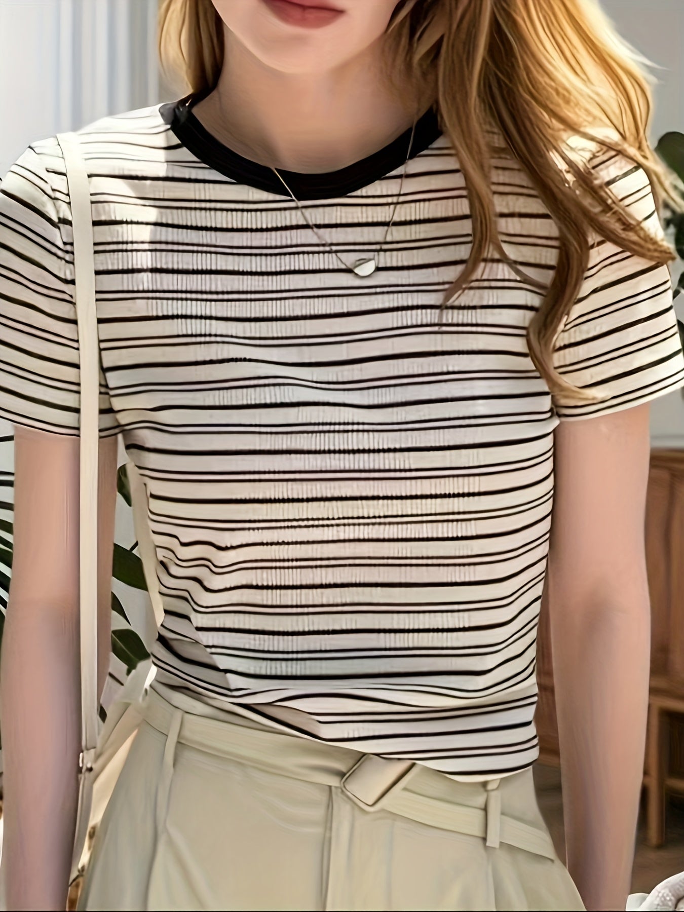 Women's Elegant Striped T-Shirt with Crew Neck – Perfect for Everyday and Office Wear