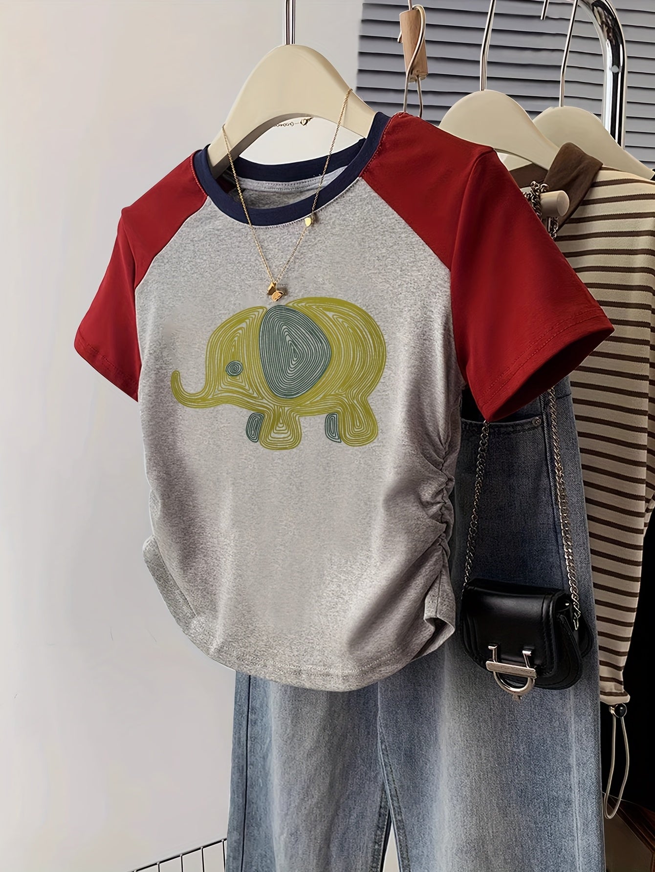 Women's T-shirt with Elephant Print in Y2K Style for Leisure and Everyday Wear