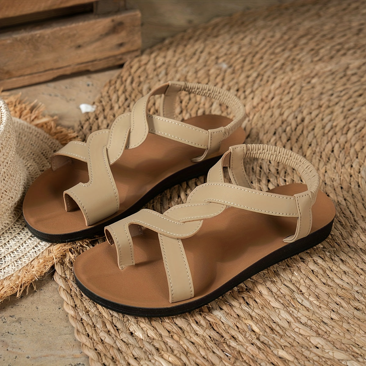 Women's Summer Shoes – Fashionable Sandals with Wave Straps and Star Accent for Beach and Leisure