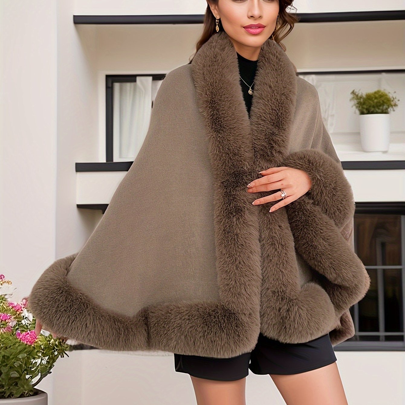Women's cape with faux fur trim - Warm poncho design