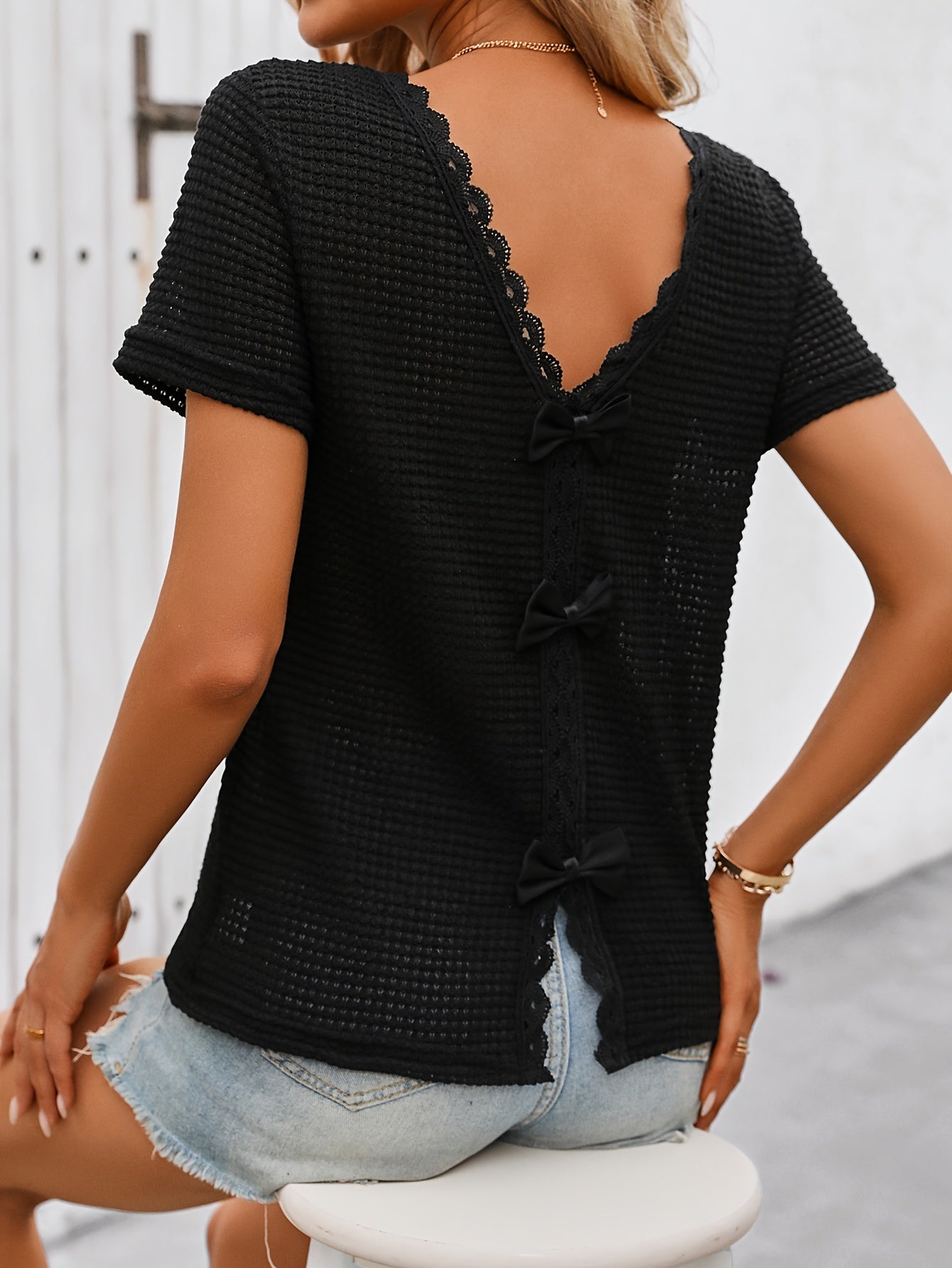 Women's short-sleeve top with lace back cutout and bow – feminine style for casual wear and summer