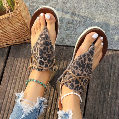Women's Toe Separator Sandals with Leopard Print – Fashionable Summer Shoes for Leisure and Vacation