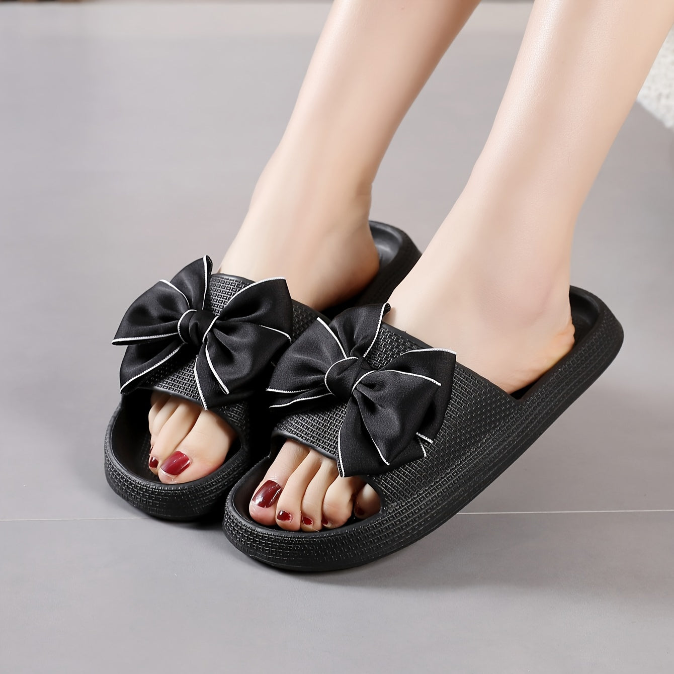 Women's slide sandals with large bow – stylish casual shoes for garden, pool, and everyday wear