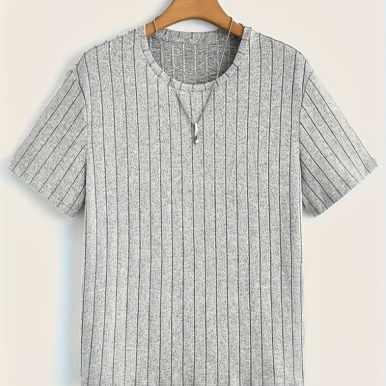Men's T-Shirt with Vertical Texture Pattern – Modern Short-Sleeve Shirt for Everyday and Leisure