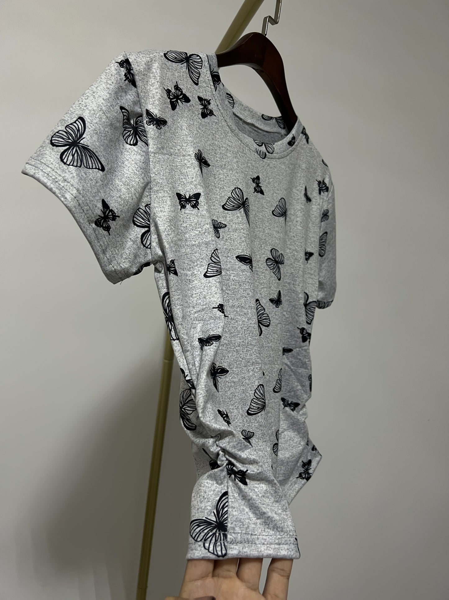 Damen T-Shirt mit Schmetterlingsdruck, tailliert, Kurzarm, Freizeit & Urlaub