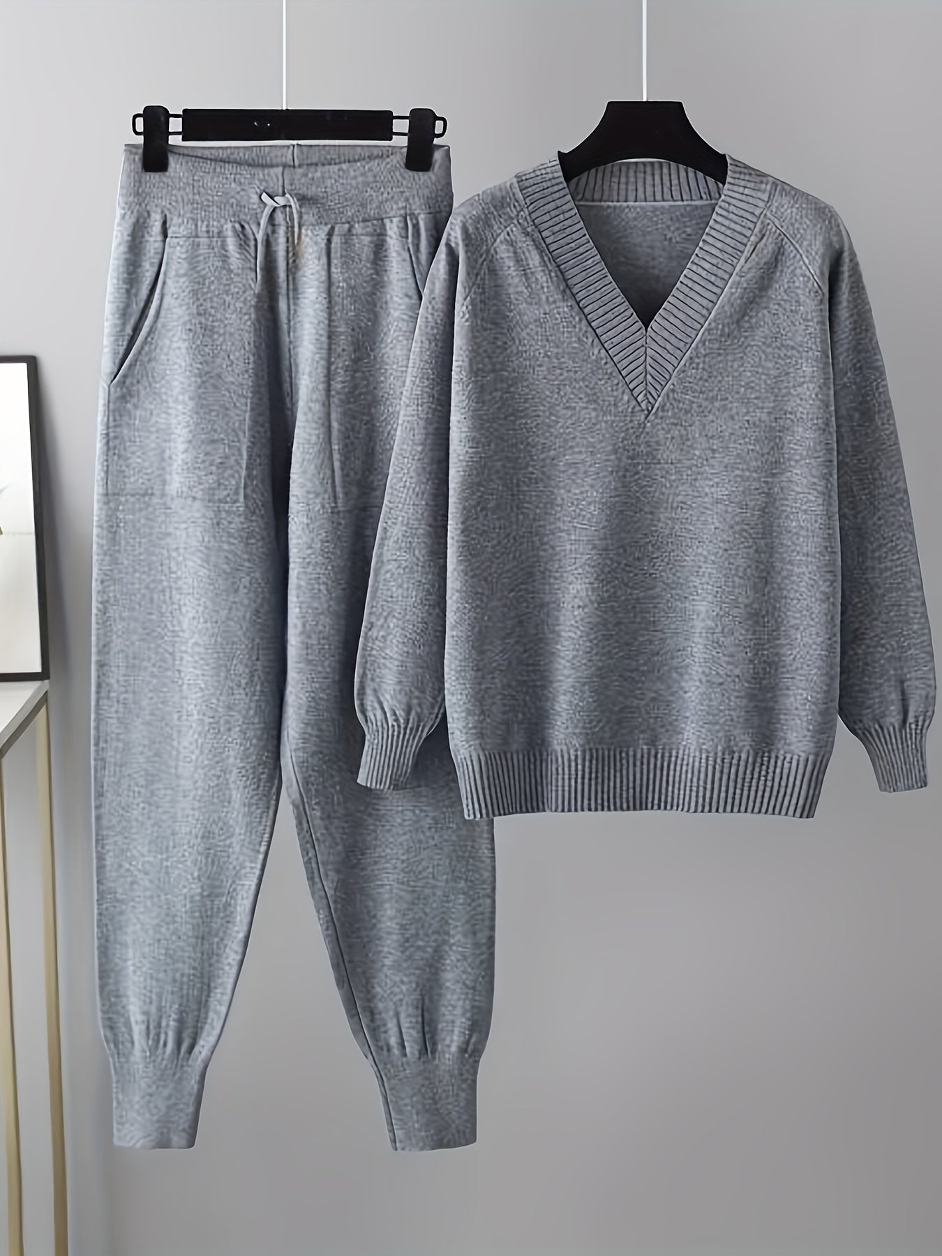 Two-piece women’s knitted set with a V-neck sweater and jogger pants in a beige ribbed-knit design