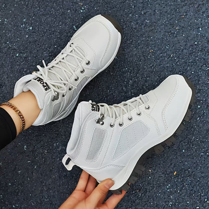 Unisex outdoor shoe with laces and a treaded sole