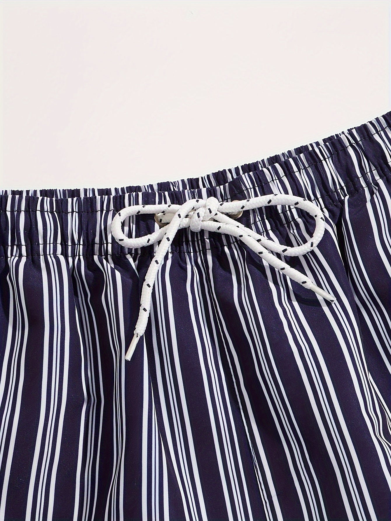 Herren Badeshorts mit gestreiftem Design – Lässige Schwimmshorts für Strand und Pool