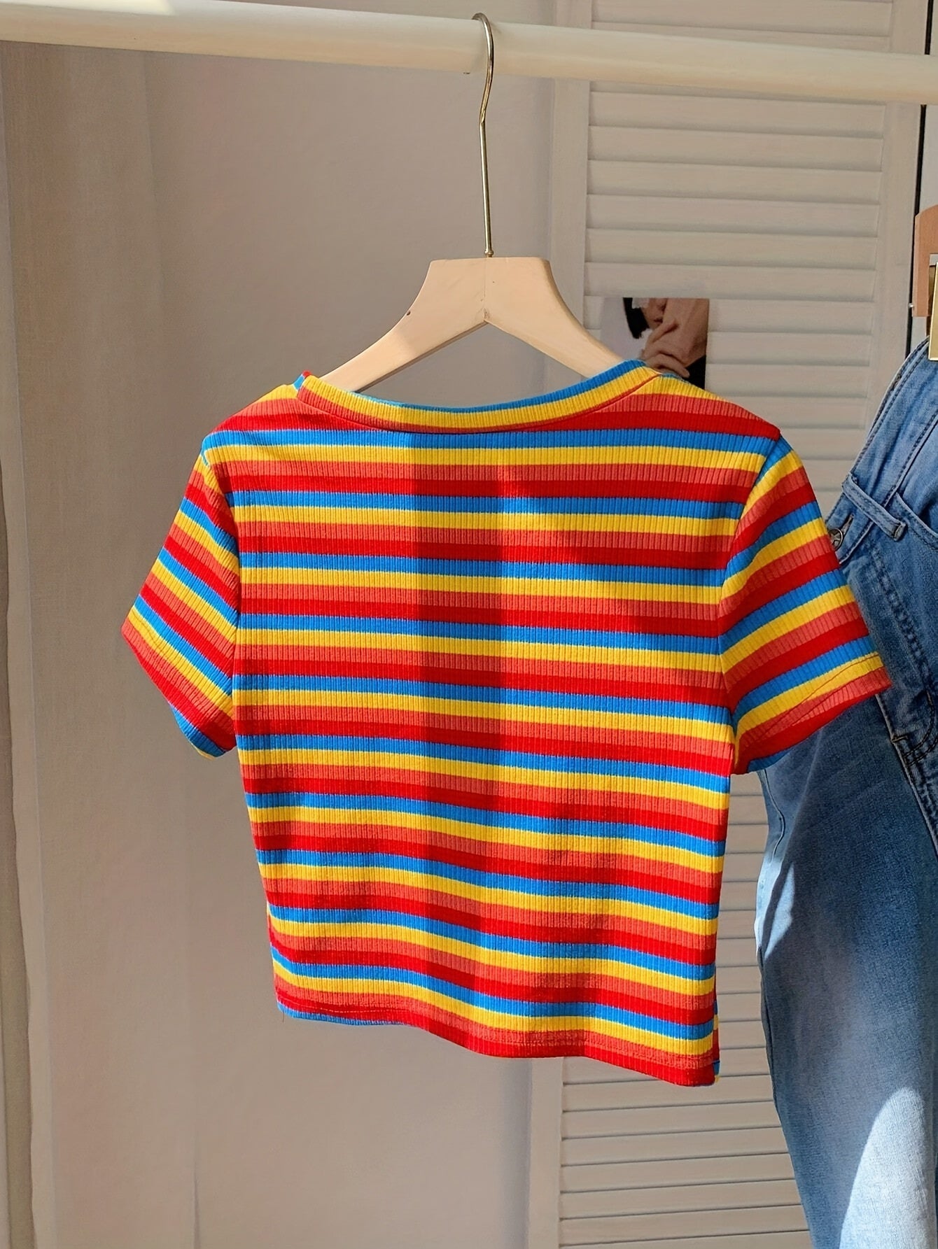 Women's Short-Sleeve T-Shirt with Stripe Pattern – Modern Casual Shirt in Retro Style