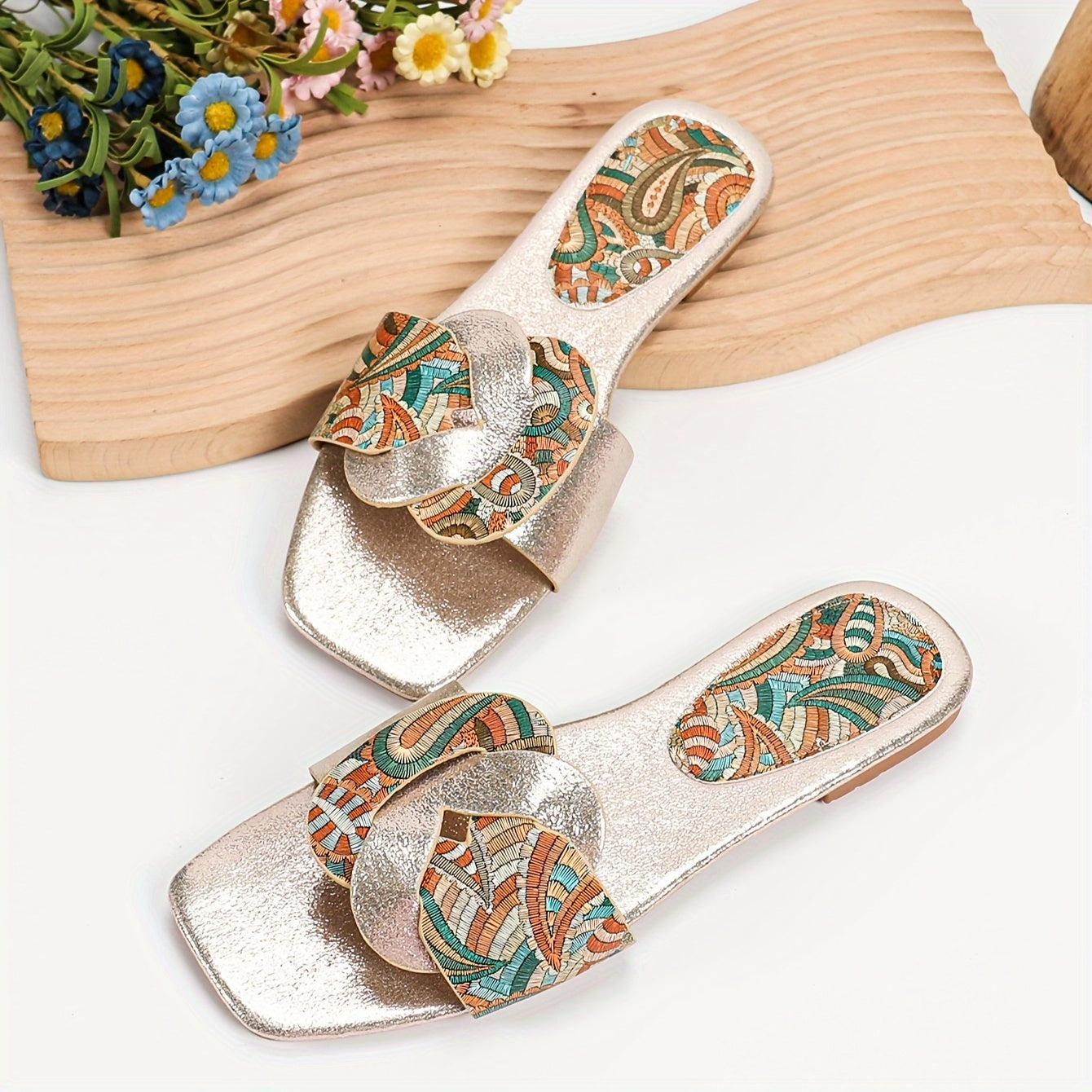 Women's slip-on shoes with paisley pattern and modern design – stylish summer shoes for everyday and leisure use