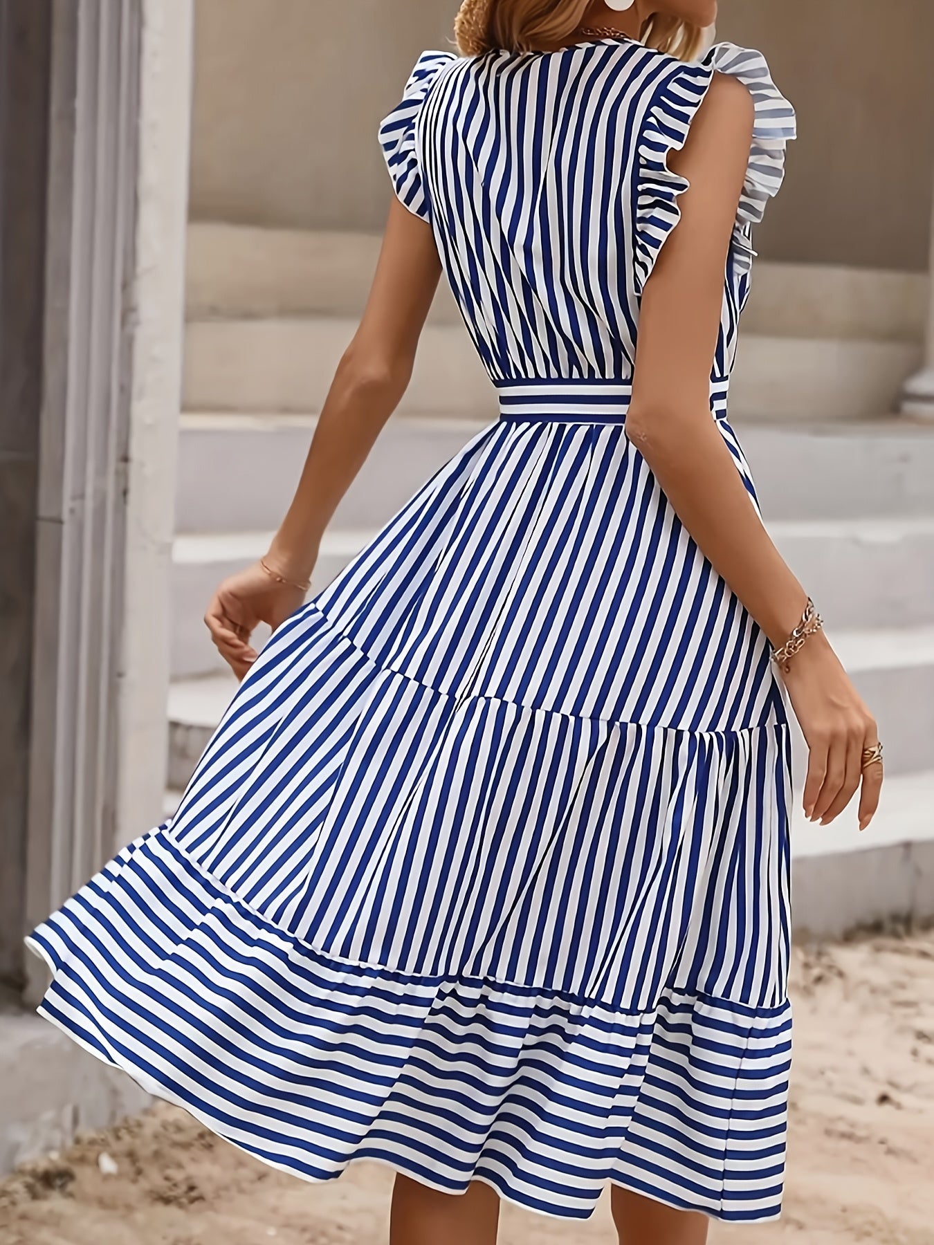 Damen Sommerkleid Elegant mit Streifen und Volants – Freizeit- & Strandmode