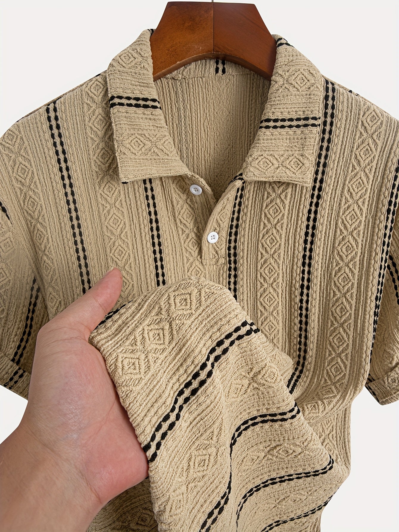 Herren Kurzarm Polohemd mit vertikalen Streifen und geometrischem Muster – Modernes Freizeit- und Sommerhemd
