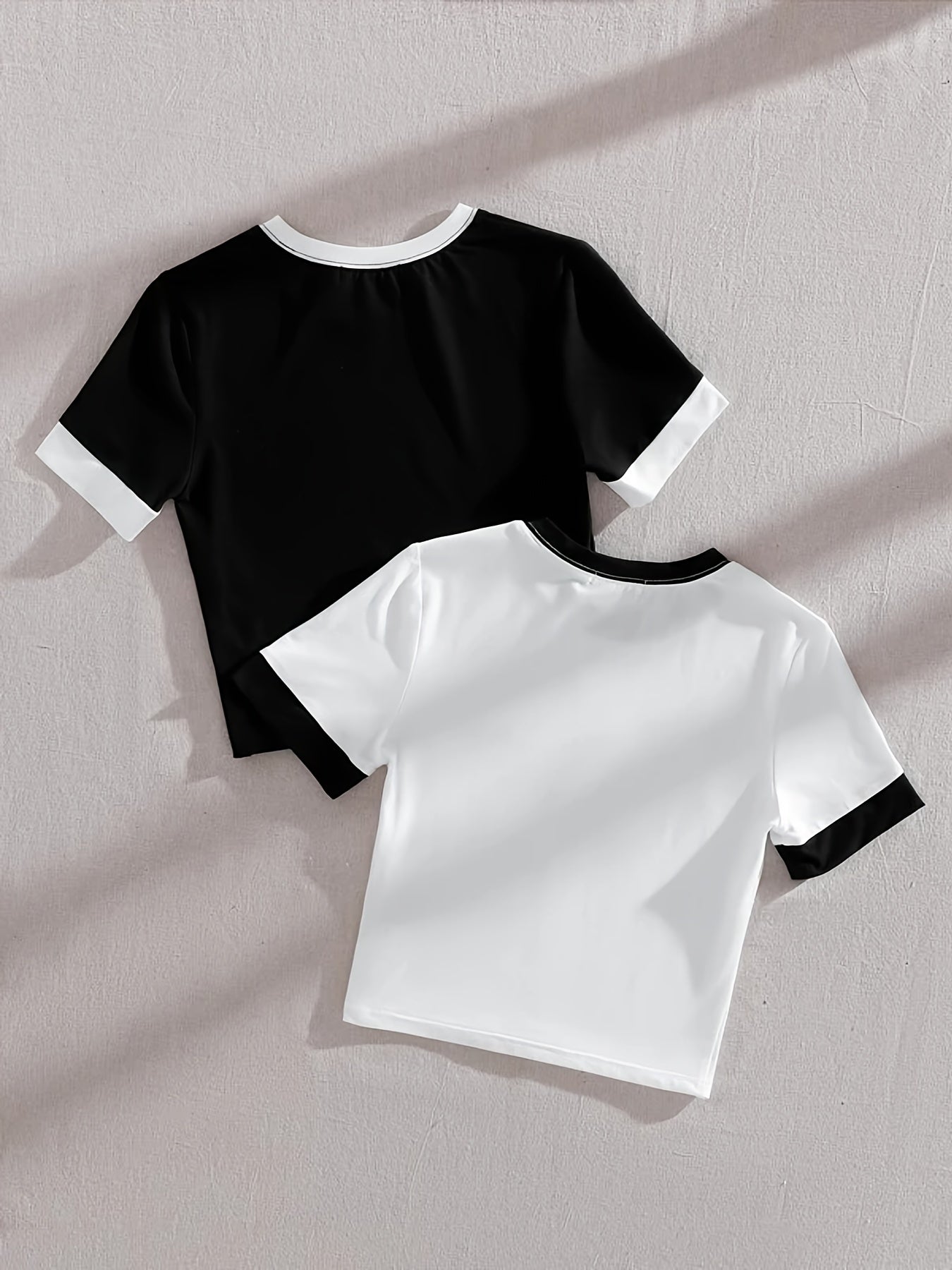 Women's T-Shirt Set in Colorblock Design, Short Sleeve, Modern & Casual – Perfect for Everyday and Leisure