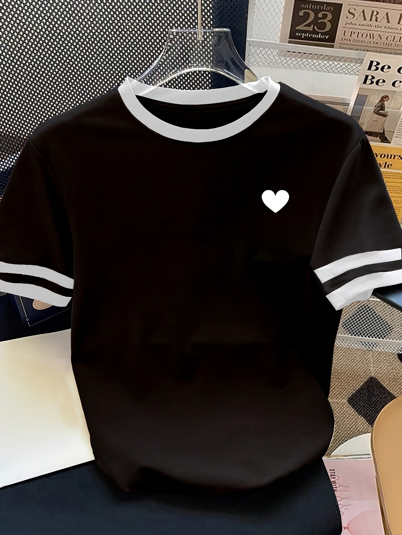 Damen T-Shirt mit Herz-Print und Kontraststreifen – Modisches Freizeitshirt für Frühling und Sommer