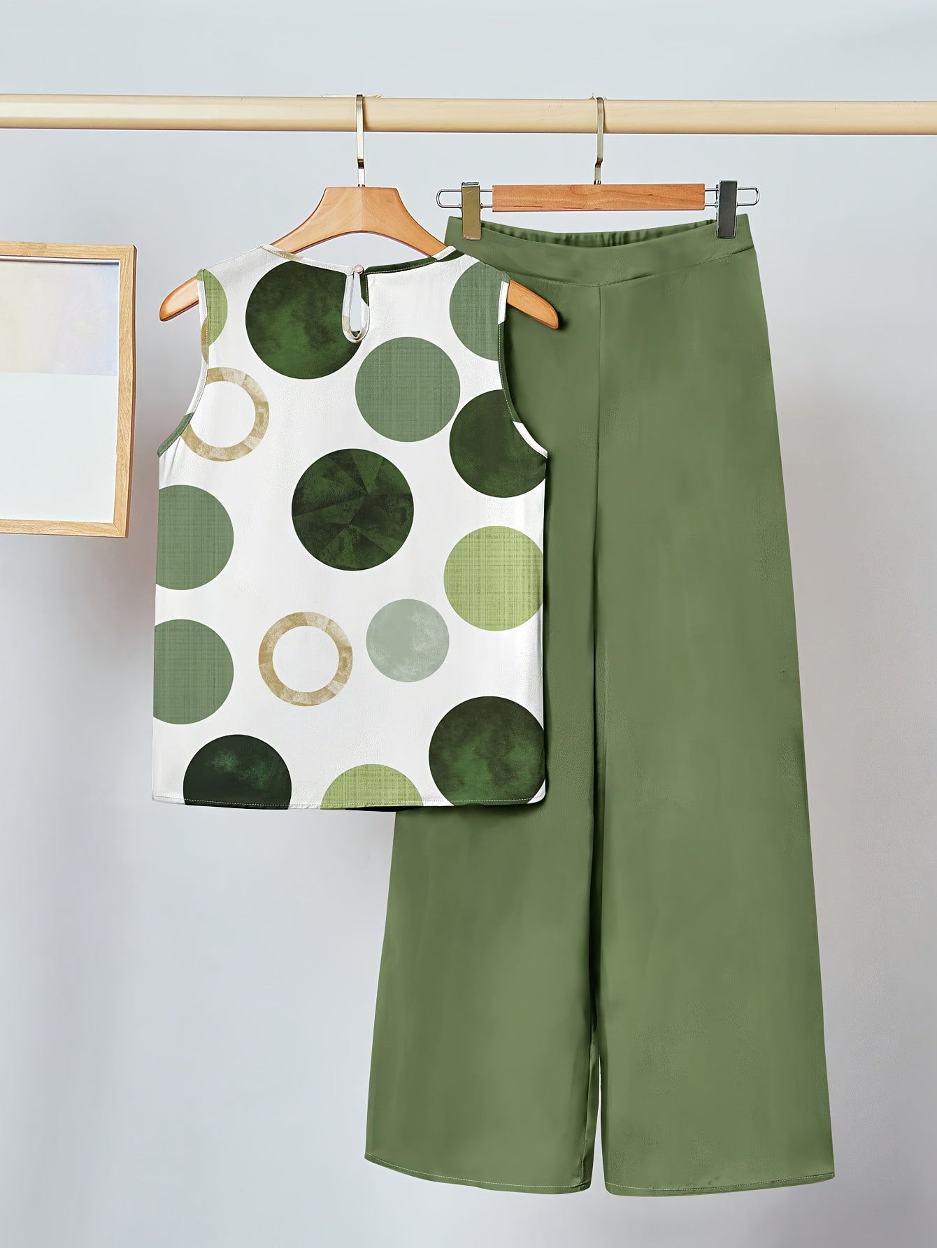Women's Elegant Two-Piece Set – Sleeveless Top and Wide Palm Print Pants for Summer and Leisure