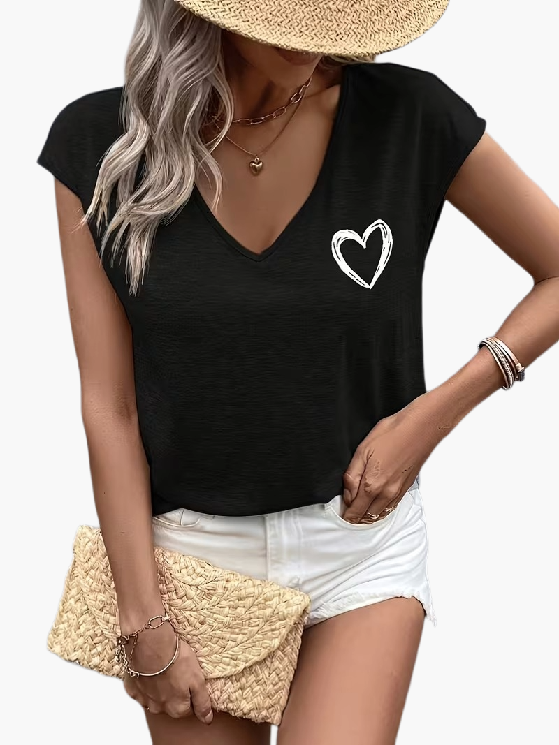 Women's T-shirt with Heart Print and V-Neck – Casual Summer Top for Leisure and Vacation