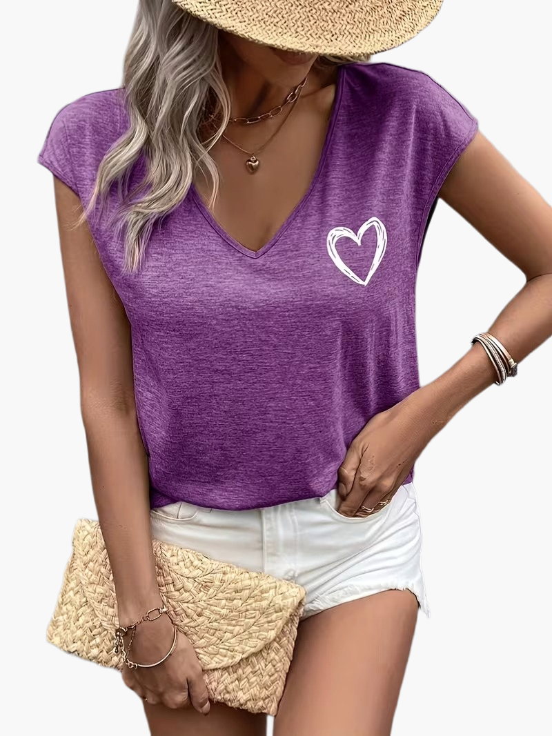 Women's T-shirt with Heart Print and V-Neck – Casual Summer Top for Leisure and Vacation