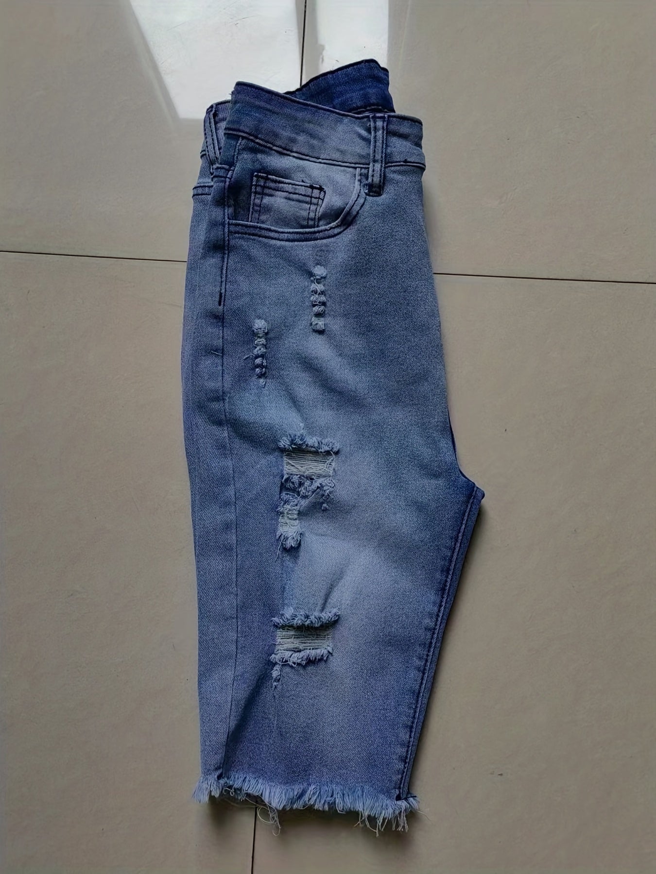 Women's Bermuda Denim Shorts in Used Look with Fringes – Casual Summer Fashion for Leisure and Everyday Wear