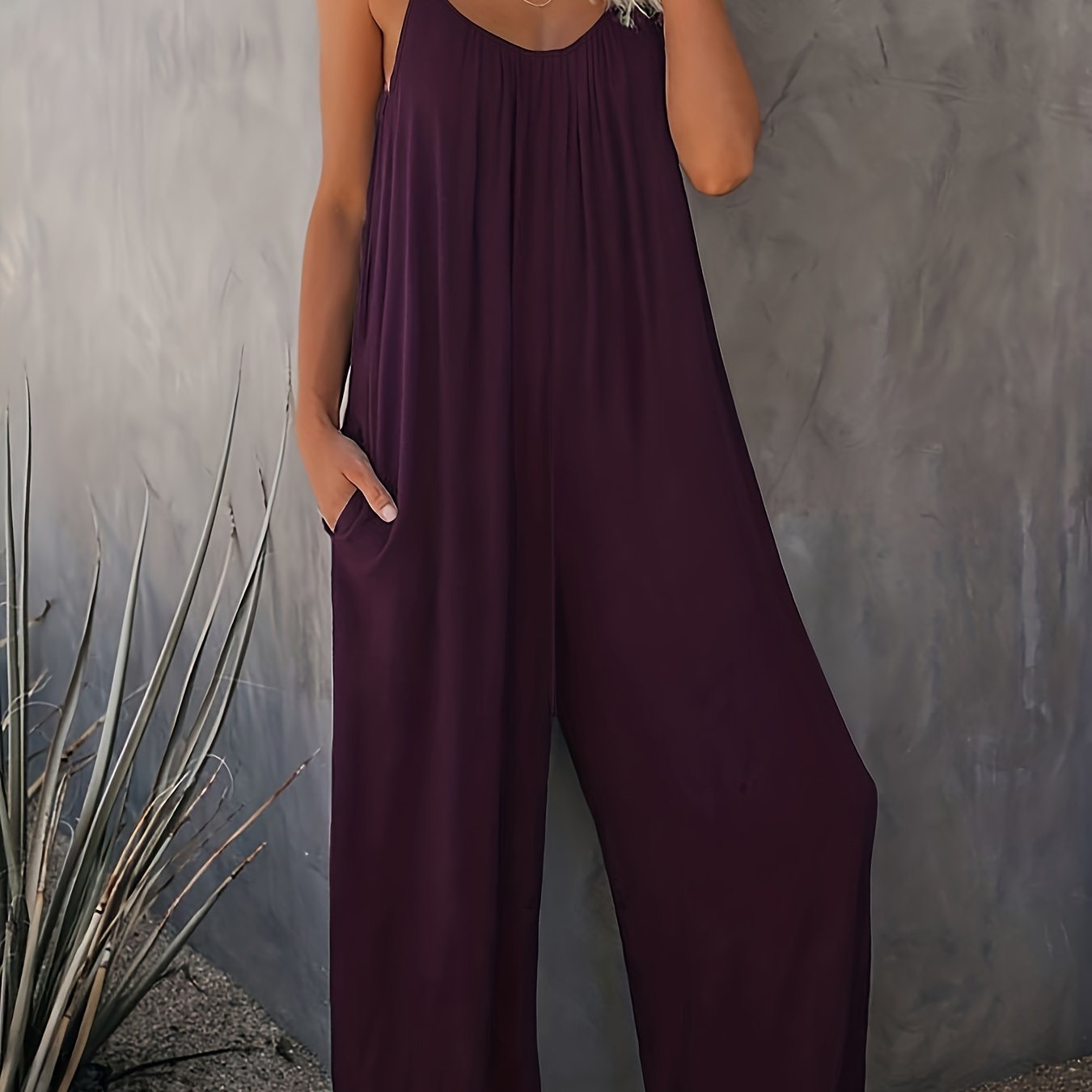 Women's jumpsuit with spaghetti straps and wide legs – Casual one-piece for spring and summer