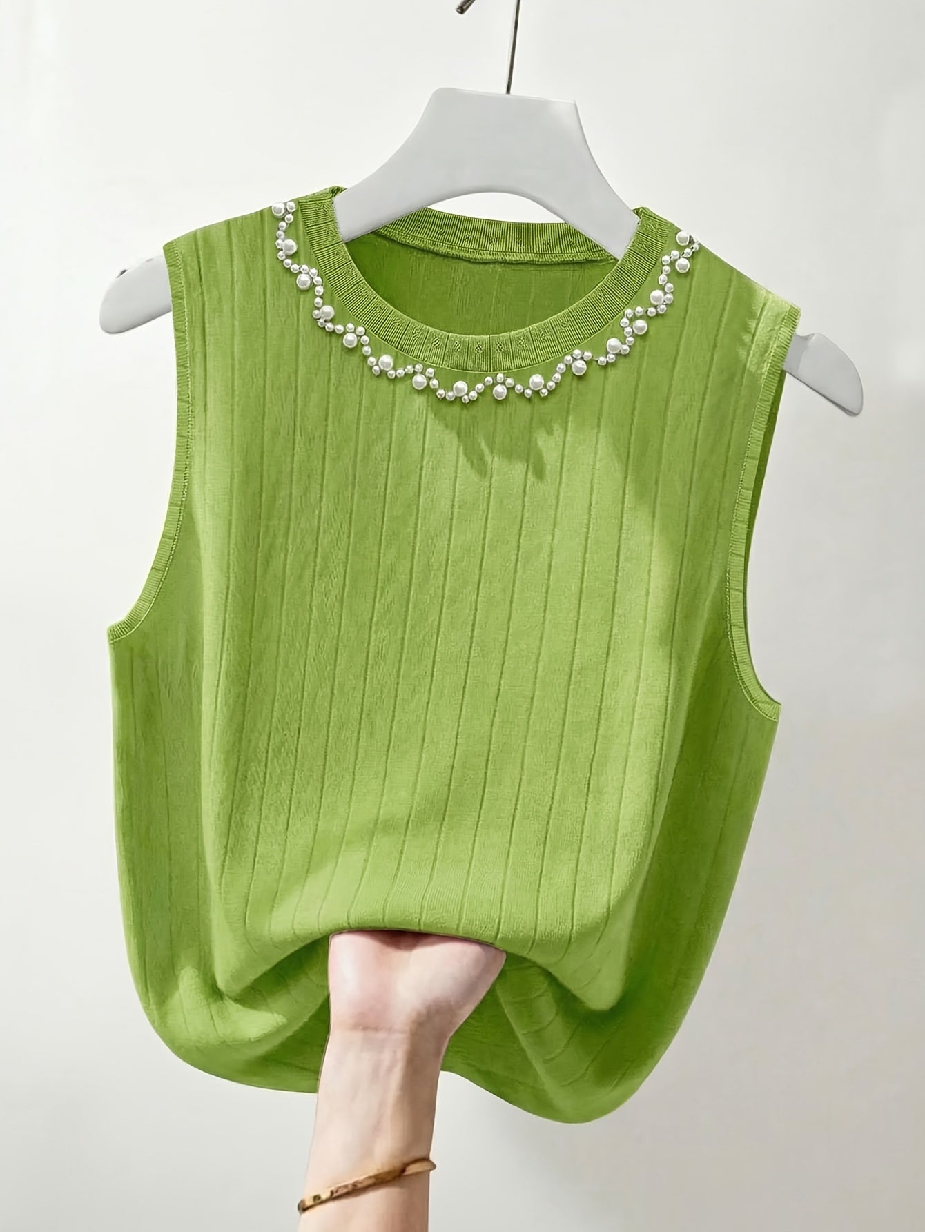 Women's sleeveless knit top with pearl embellishment – Elegant casual look for spring and summer